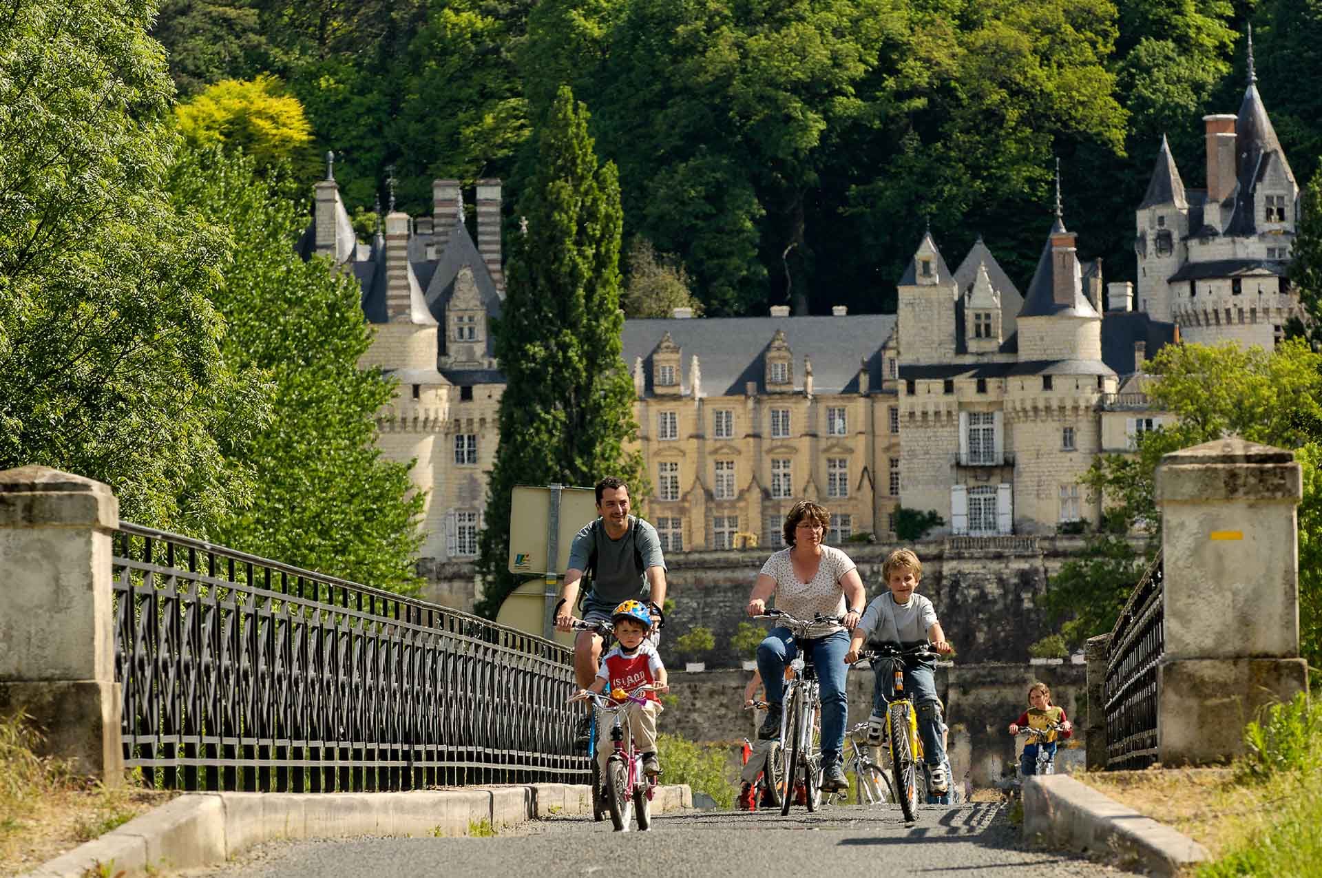Family cycling on the Loire