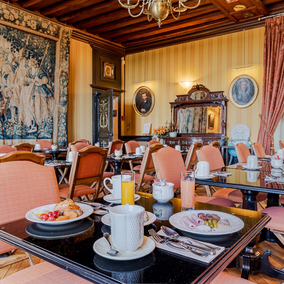 Château de Pray_Chargé_120626_Petit dejeuner_5_Carré_0