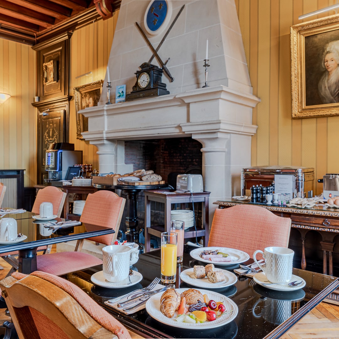 Château de Pray_Chargé_120626_Petit dejeuner_6_Carré_0
